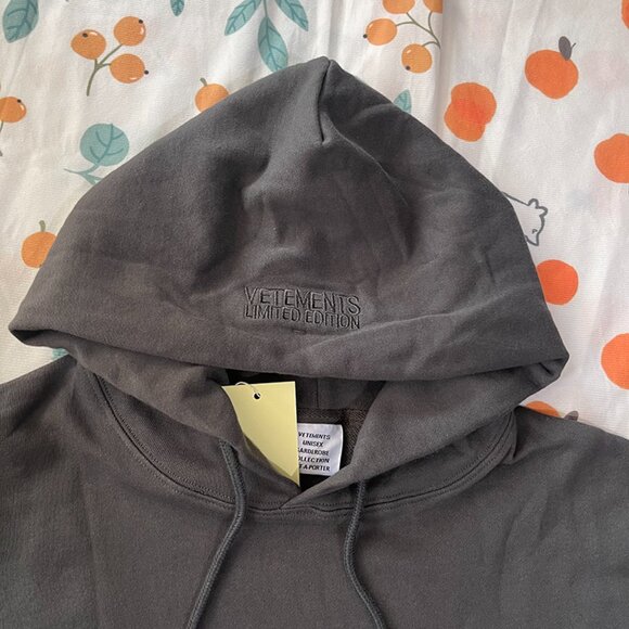 Vetements Dark Grey Letter Print Hooded Sweatshirt - Picture 3 of 7